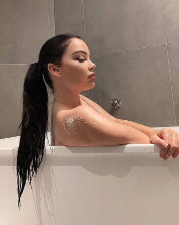 Elizabeth Georgina Leaked Nude OnlyFans (Photo 32)
