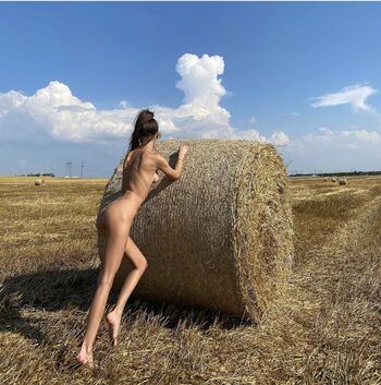 Elizashakirova Leaked Nude OnlyFans (Photo 36)