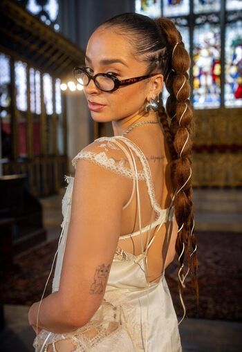 Ella Eyre