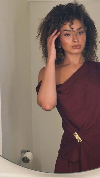 Ella Eyre