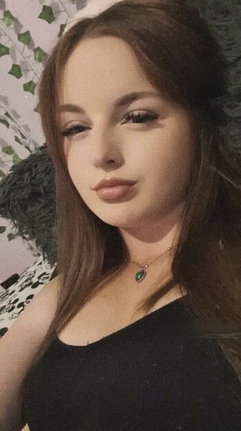 ellaroxxz Leaked Nude OnlyFans (Photo 1)