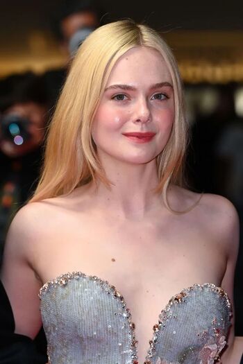 Elle Fanning Leaked Nude OnlyFans (Photo 1023)