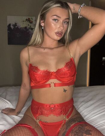 Ellie Nuttall Leaked Nude OnlyFans (Photo 9)