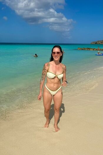 embarquenasmilhas Leaked Nude OnlyFans (Photo 2)