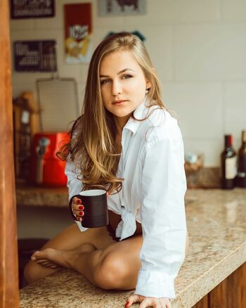 Emilly Schellmann Leaked Nude OnlyFans (Photo 2)
