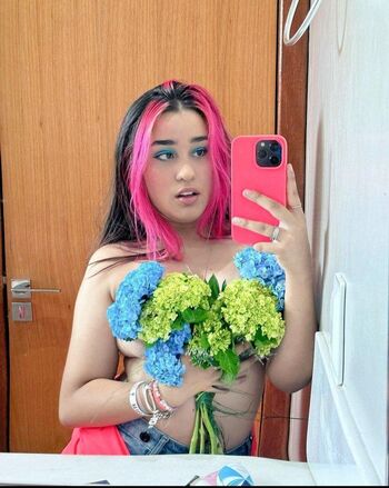 Emilly Vick Leaked Nude OnlyFans (Photo 2)