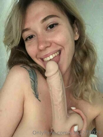 emilly_xo Leaked Nude OnlyFans (Photo 6)