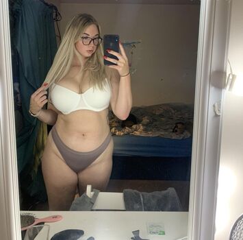 Emily Andrews Leaked Nude OnlyFans (Photo 21)