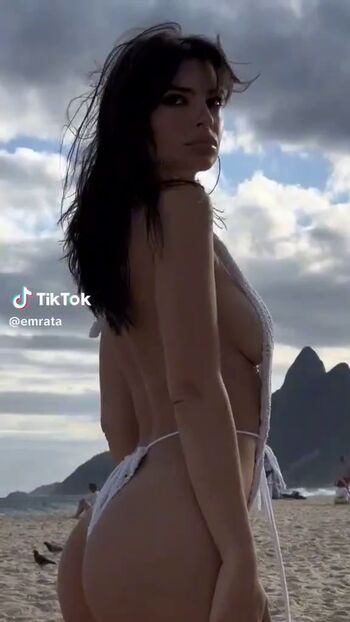 Emily Ratajkowski