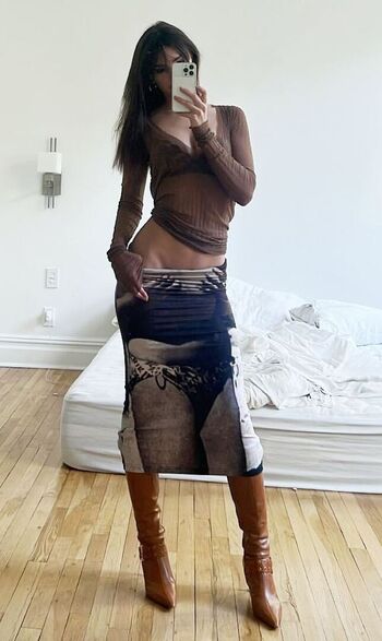 Emily Ratajkowski