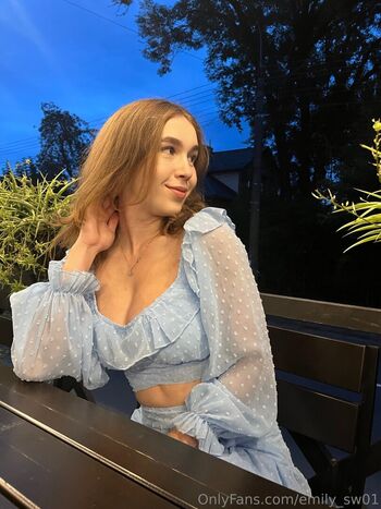 emilysw01 Leaked Nude OnlyFans (Photo 2)