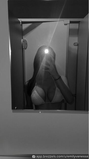 Emilyvanessa Leaked Nude OnlyFans (Photo 1)