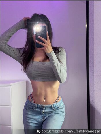 Emilyvanessa Leaked Nude OnlyFans (Photo 5)
