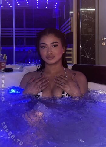 Eminedere Leaked Nude OnlyFans (Photo 2)
