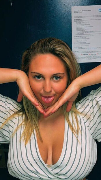 Emma Burzynski Leaked Nude OnlyFans (Photo 10)