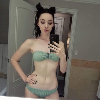 Emma Dumont Leaked Nude OnlyFans (Photo 4)
