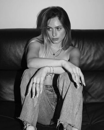 Emma Greenberg Leaked Nude OnlyFans (Photo 17)