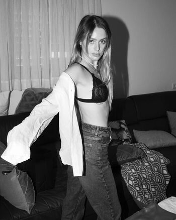 Emma Greenberg Leaked Nude OnlyFans (Photo 21)