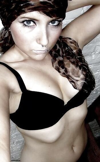 Emo Amy Leaked Nude OnlyFans (Photo 2)