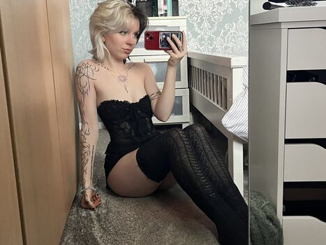 Emzeeni Leaked Nude OnlyFans (Photo 5)