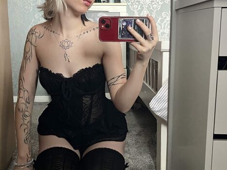 Emzeeni Leaked Nude OnlyFans (Photo 6)