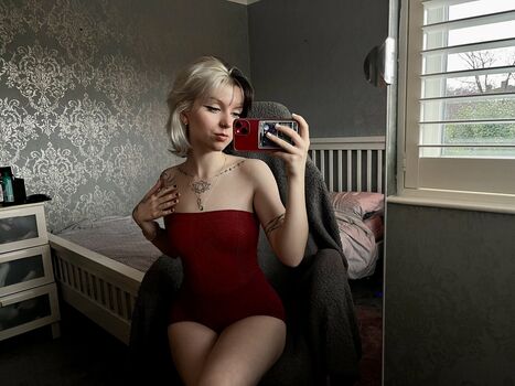 Emzeeni Leaked Nude OnlyFans (Photo 9)