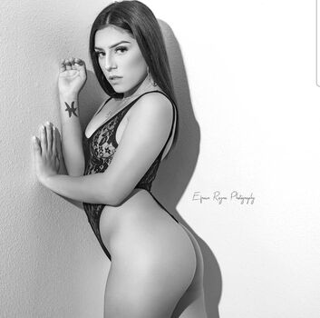 Esmiana Leaked Nude OnlyFans (Photo 21)