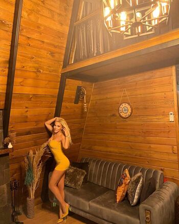 Esra Ersoy Leaked Nude OnlyFans (Photo 3)