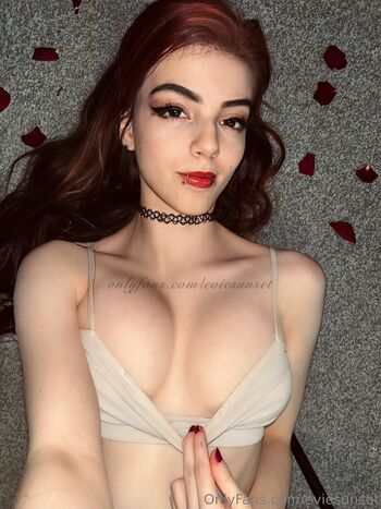 Eviesunsett Leaked Nude OnlyFans (Photo 4)