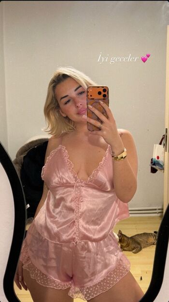 Ezgi Ergenc Leaked Nude OnlyFans (Photo 6)