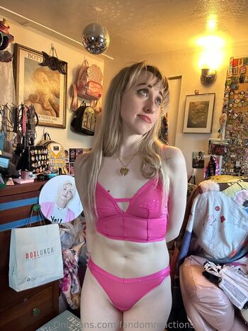 FandomReactions Leaked Nude OnlyFans (Photo 310)