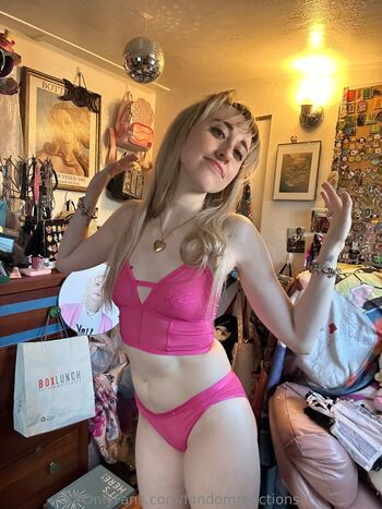 FandomReactions Leaked Nude OnlyFans (Photo 312)