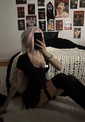 farryndoll Leaked Nude OnlyFans (Photo 9)