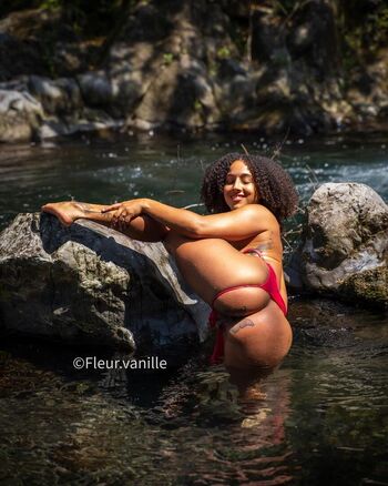Fleur Vanille Leaked Nude OnlyFans (Photo 4)
