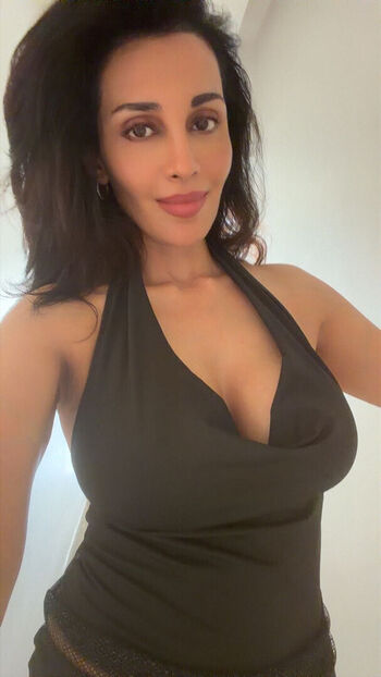 Flora Saini Leaked Nude OnlyFans (Photo 2)