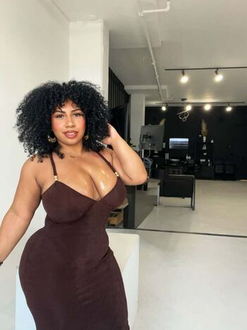 forevercurlybri Leaked Nude OnlyFans (Photo 2)