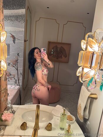 frostybun Leaked Nude OnlyFans (Photo 10)