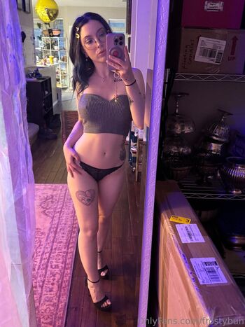 frostybun Leaked Nude OnlyFans (Photo 14)