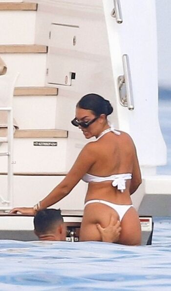 Georgina Ronaldo Leaked Nude OnlyFans (Photo 9)