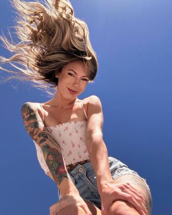 Giantess Jordie