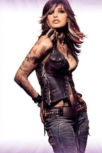 Gina Gershon