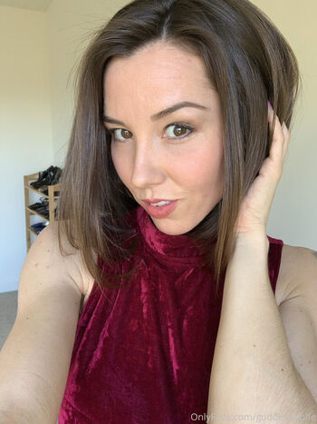 Goddess Wolfe Leaked Nude OnlyFans (Photo 21)