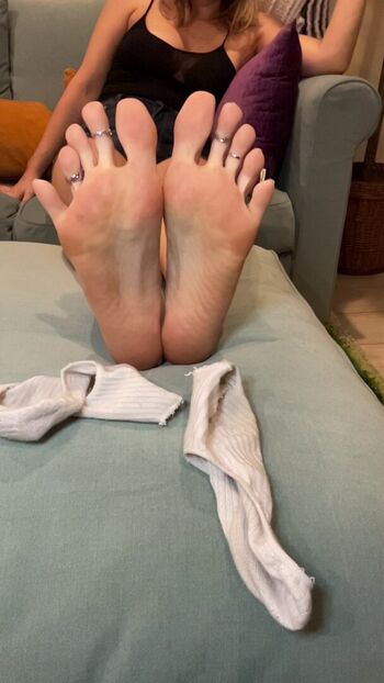Gorgeouslongtoes Leaked Nude OnlyFans (Photo 5)