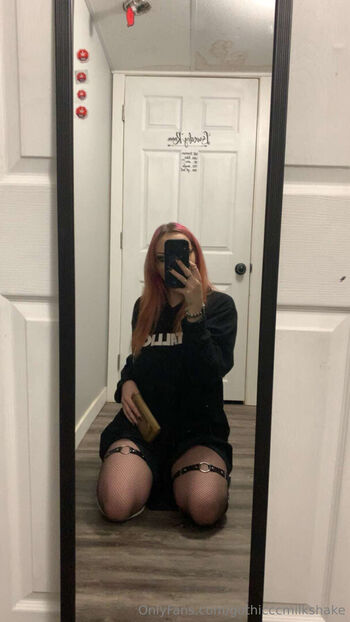 gothicccmilkshake Leaked Nude OnlyFans (Photo 2)