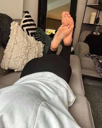 Graceful Feet Leaked Nude OnlyFans (Photo 4)