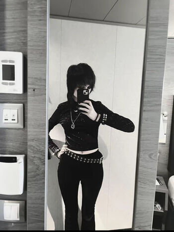 Graveyardbaby008 Leaked Nude OnlyFans (Photo 1)