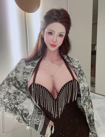 Gu Linxi Leaked Nude OnlyFans (Photo 8)