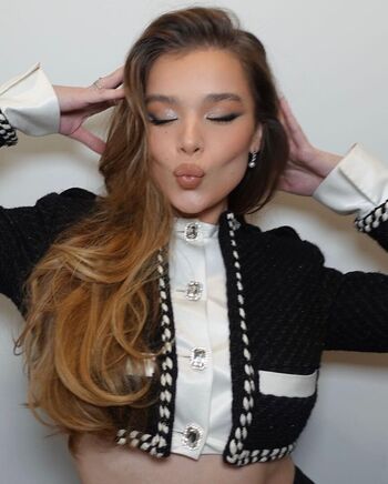 Hailee Steinfeld