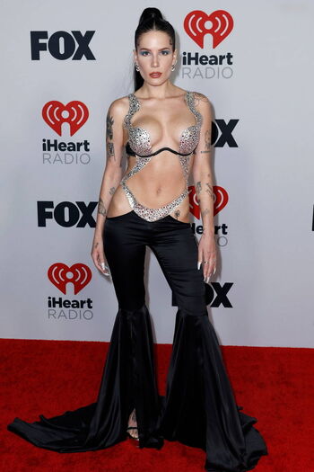 Halsey Leaked Nude OnlyFans (Photo 293)