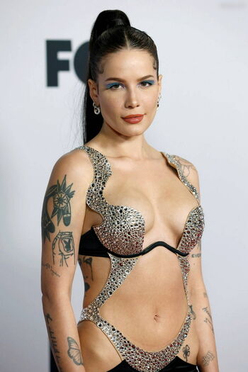 Halsey Leaked Nude OnlyFans (Photo 298)